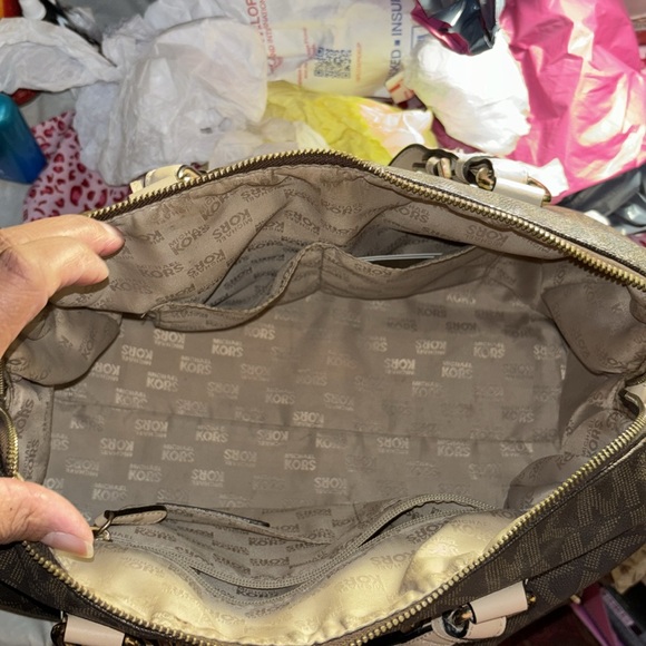 EUC MK hand bag. Can be a crossbody with a long strap. Long strap not included. - Picture 16 of 16